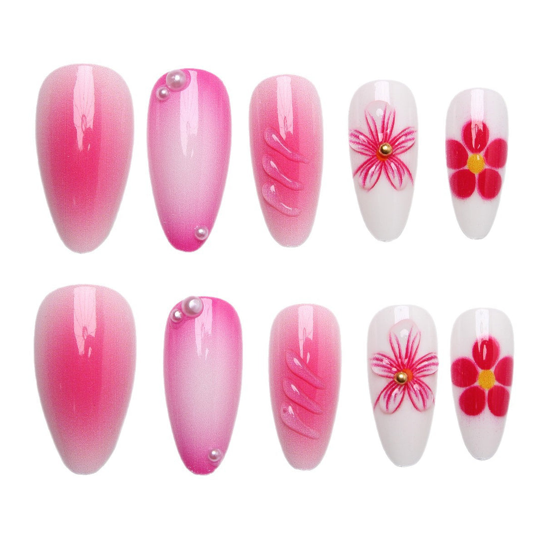 Kunstnägel mit floralem Design und 3D-Blüten Karnz