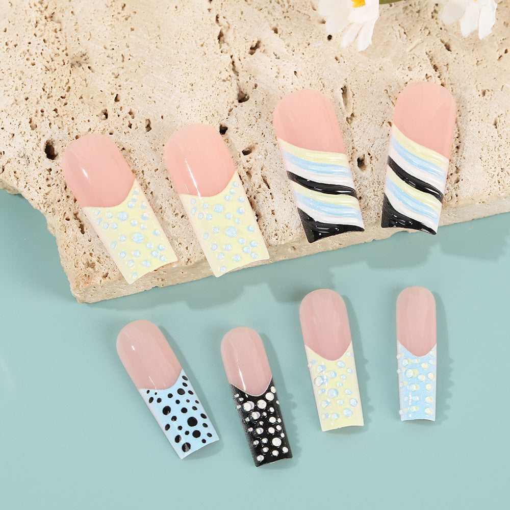 Kunstnagel Set mit stilvollen geometrischen Designs Karnz