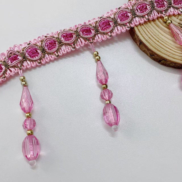 Elegante und Auffällige Borte mit Glaskristallen Karnz