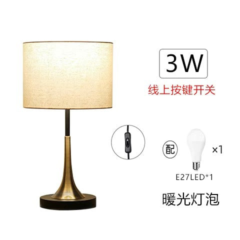 Moderne Tischlampe mit Stoffschirm
