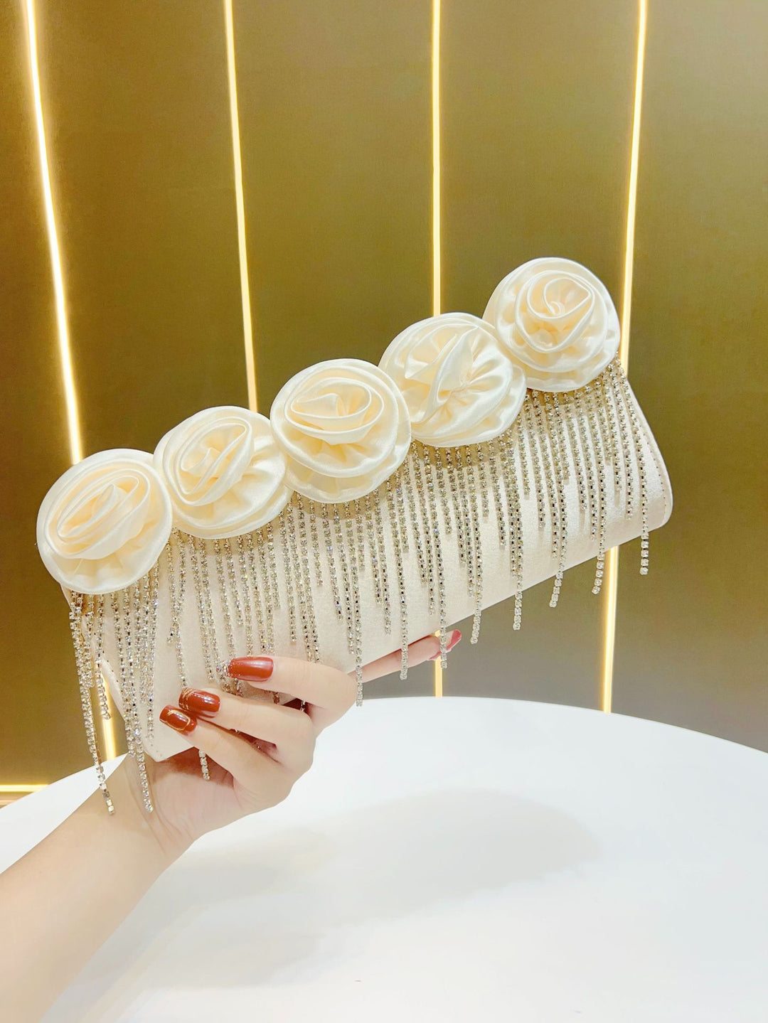 Blumenverzierte Abend-Clutch