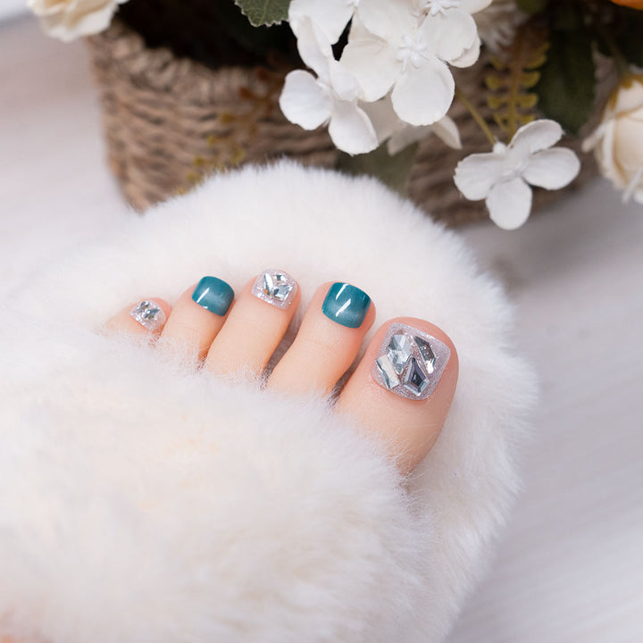 Elegante mit Strass dekorierte Pediküre Nagelkunst