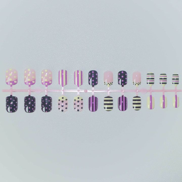 Künstlerisches Gestreiftes und Punktmuster Nagelkunst-Set