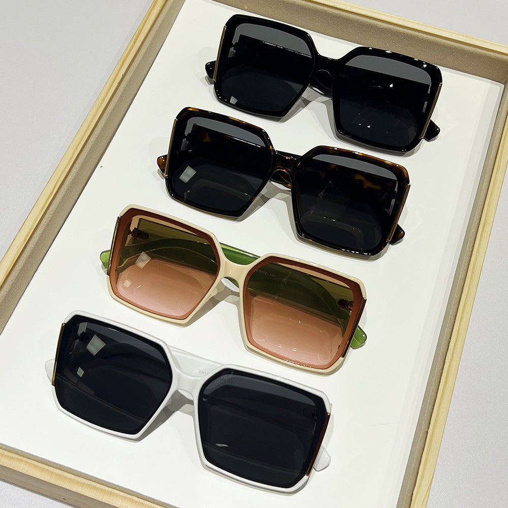 Damen modische Sonnenbrille mit eleganten Akzenten Karnz