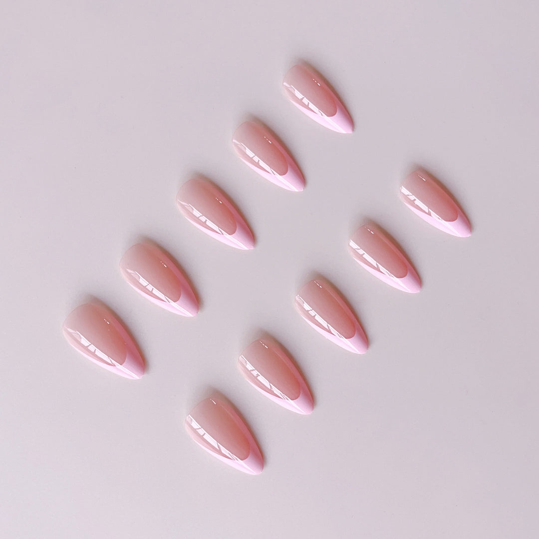 Luxus Kunstnagelspitzen mit elegantem französischen Design Karnz