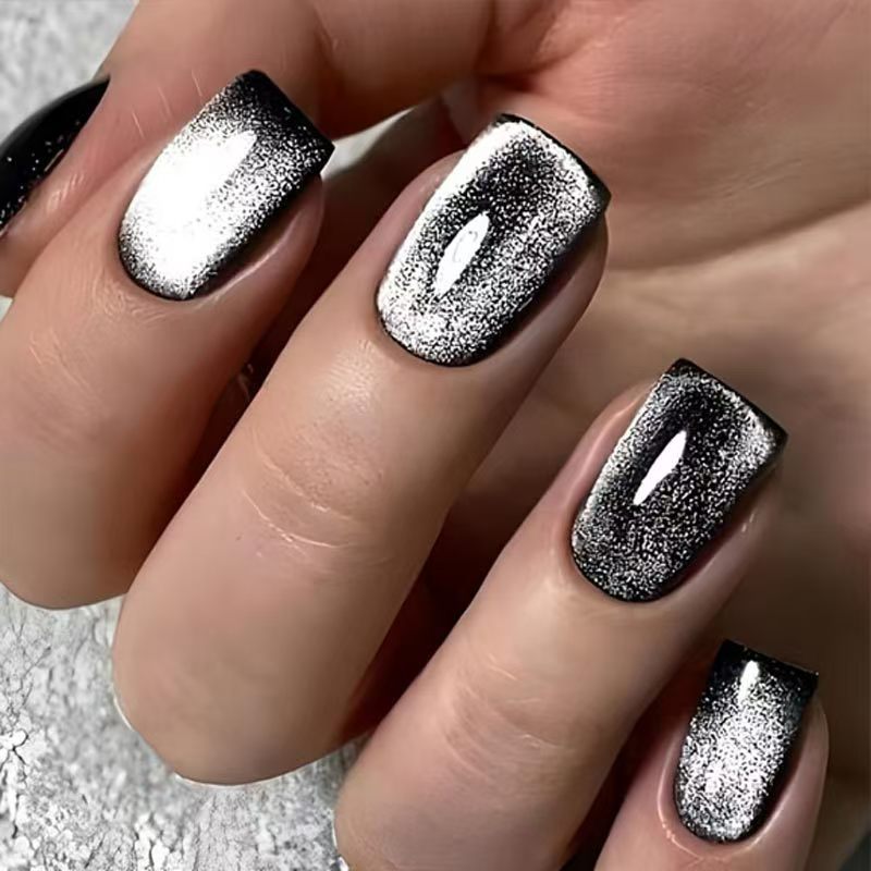 Modische Kunstnägel mit Hochglanz und Glamourösem Finish Karnz