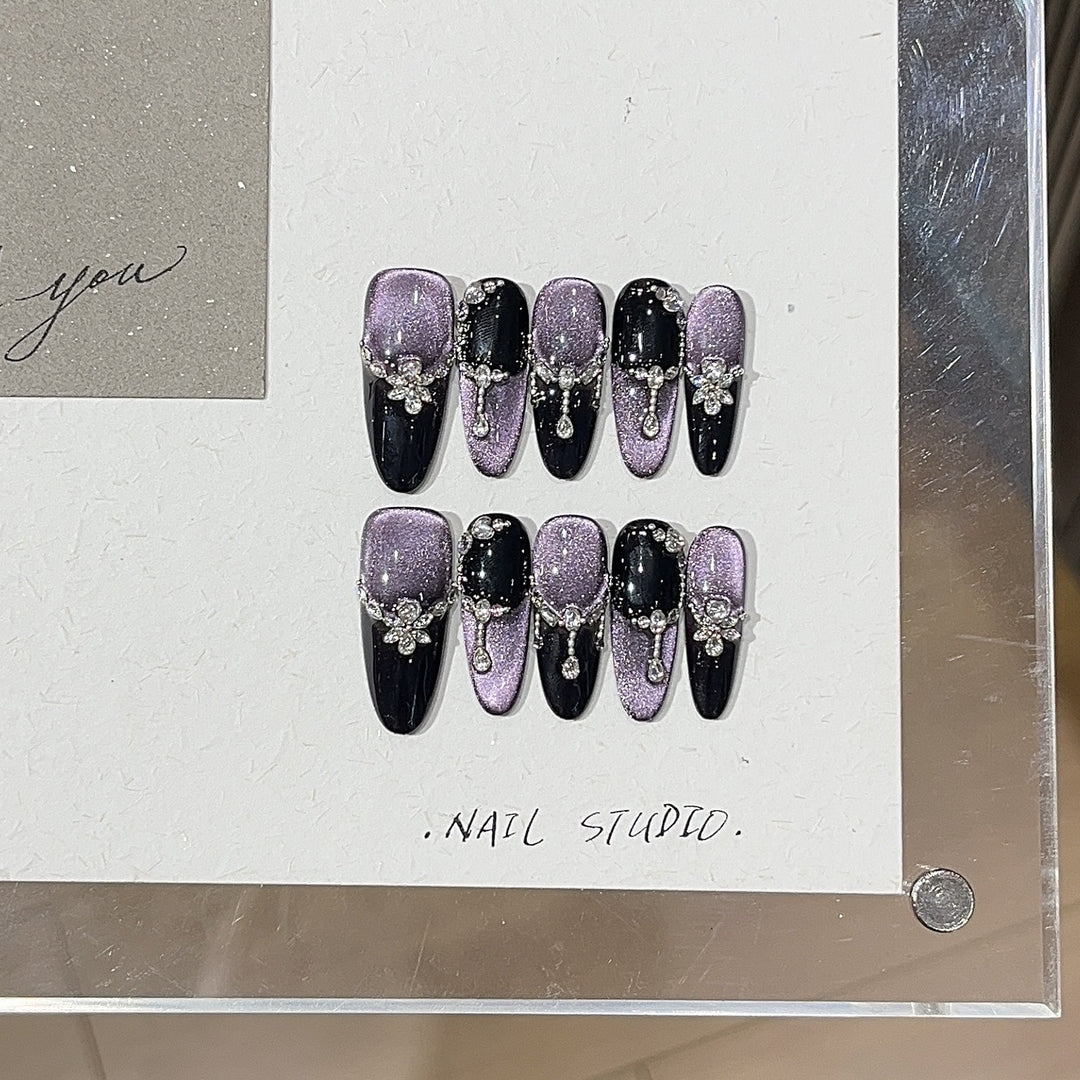 Glamouröse dekorative Nagelkunst Karnz