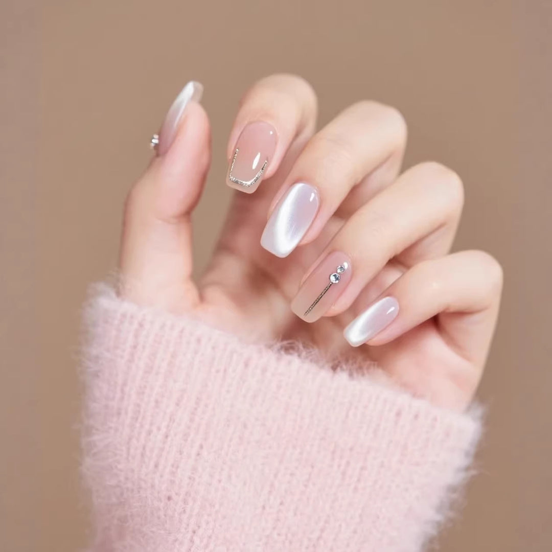 Premium Press-On Nagelkunstset mit elegantem French Tip Design