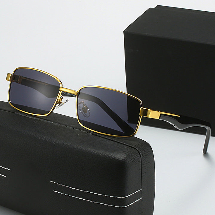 Damen Korrektionsbrille mit elegantem goldfarbenem Rahmen und stylischem Design Karnz
