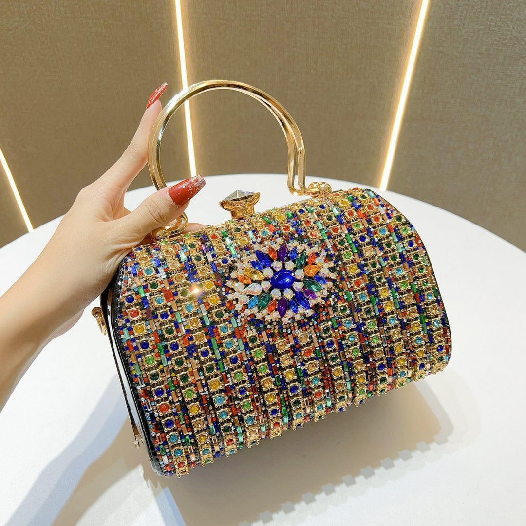 Vintage-inspirierte, mit Kristallen verzierte Handtasche