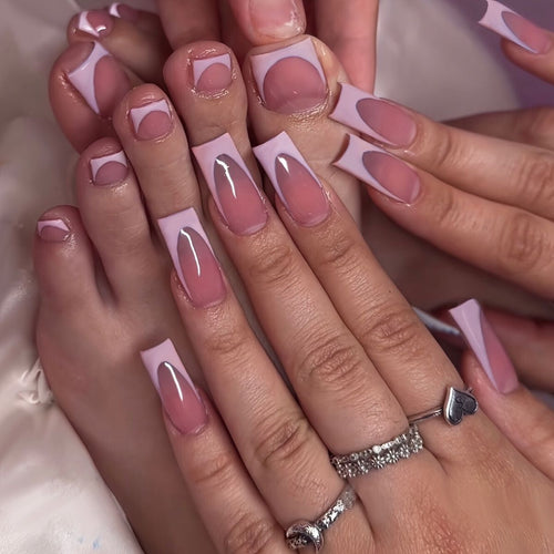 Künstlerisches French Tip Press-On Nail Set mit transparentem Design Karnz