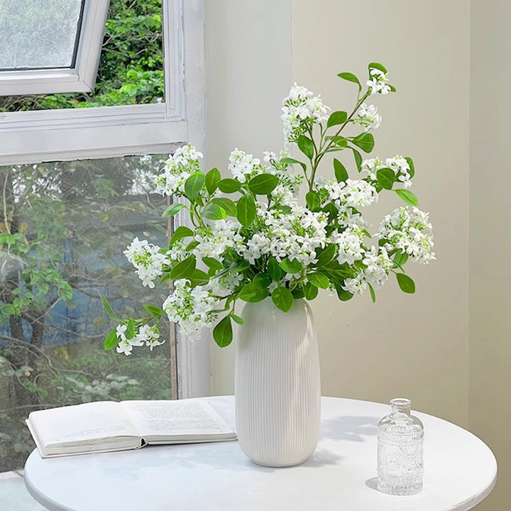 Elegante dekorative Blumenarrangement für die Heimdekoration