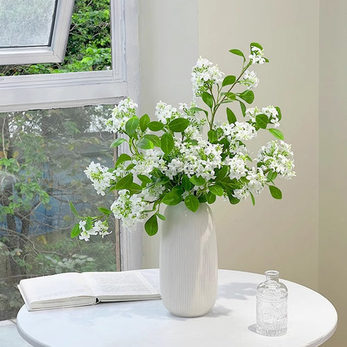 Elegante dekorative Blumenarrangement für die Heimdekoration