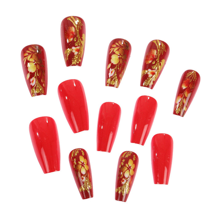 Kunstvolle Nagelspitzen im eleganten Blütenmuster Karnz