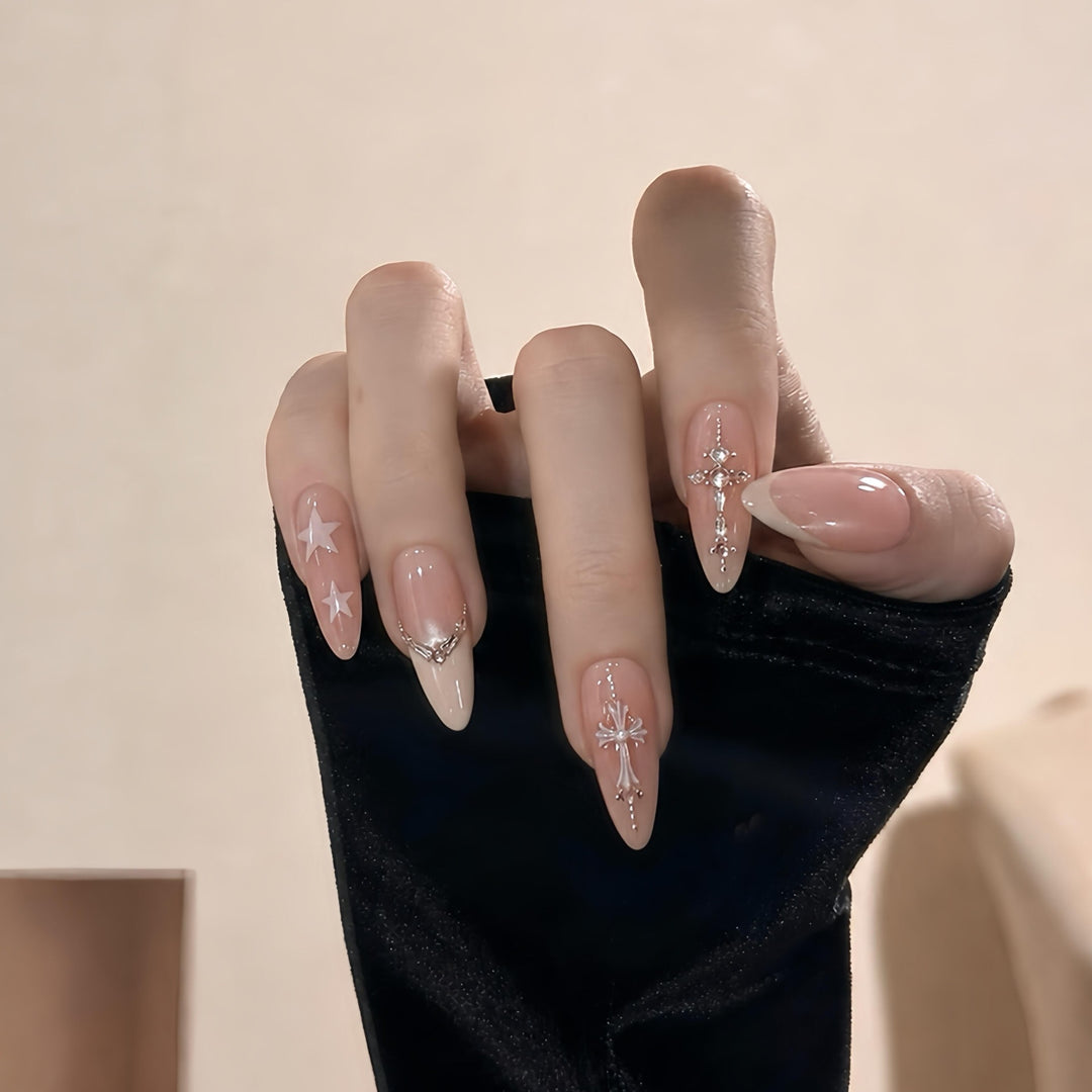 Künstliche Kunstnägel mit Glamourösen Strass- und Sternenapplikationen Karnz