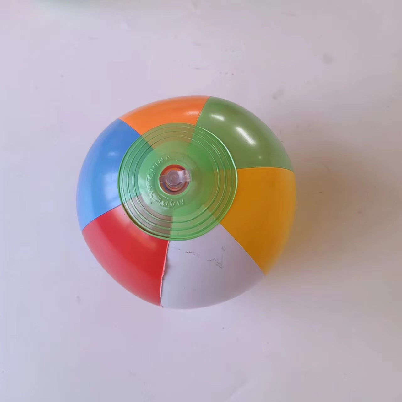 Unisex aufblasbarer Spielball mit verschiedenen Farbsegmenten Karnz