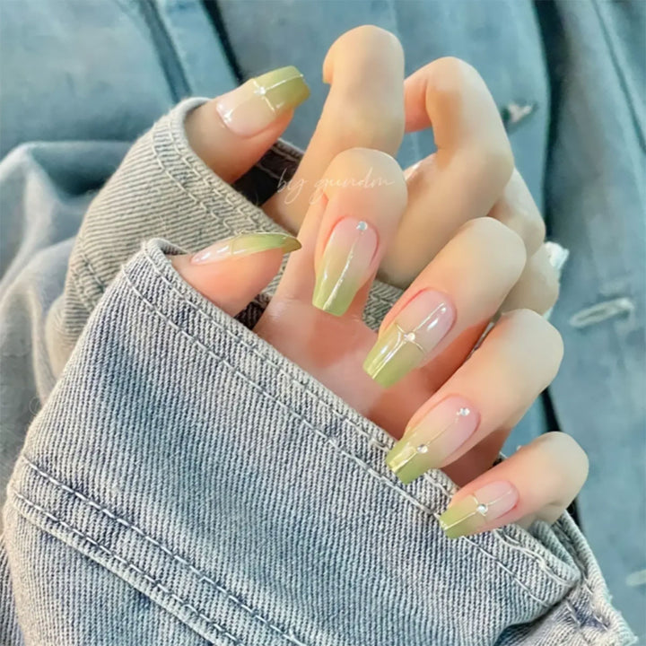 Stylische Acryl-Nagelkunst