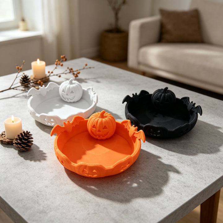 Halloween-Dekoschale mit geschnitztem Kürbis und Fledermaus-Applikation