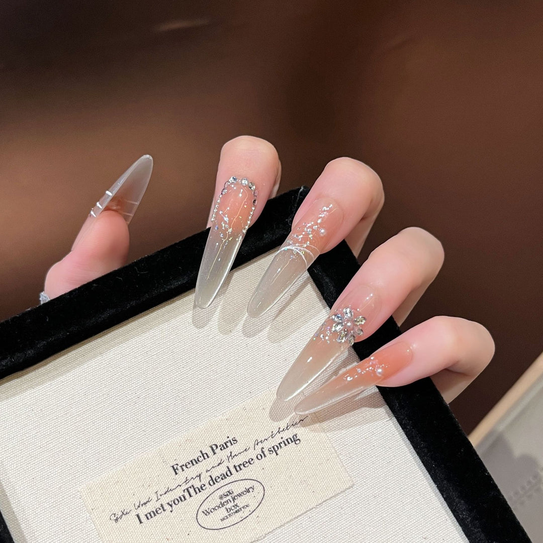 Elegante Stiletto Press-On Nagelverlängerungen mit Strass Karnz
