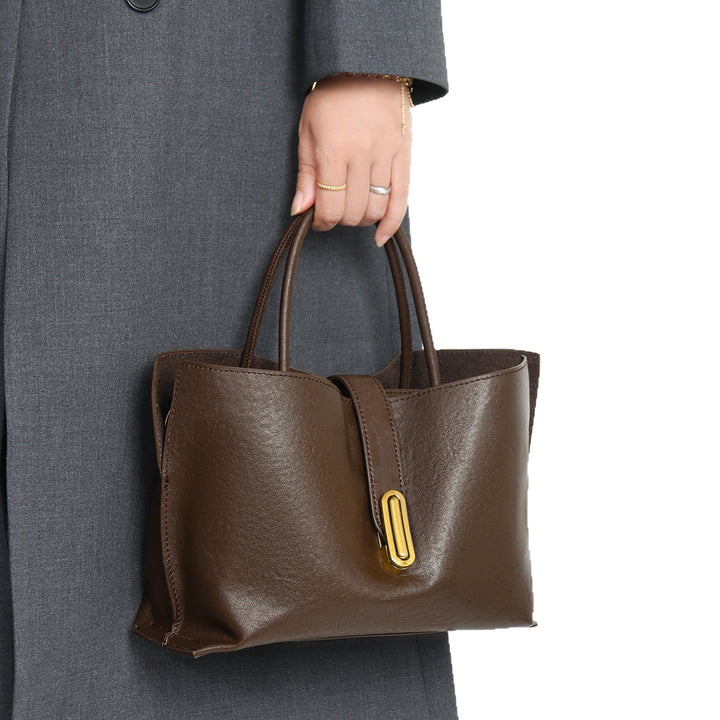 Skulptierte glatte, strukturierte Tasche mit abnehmbarem Schultergurt