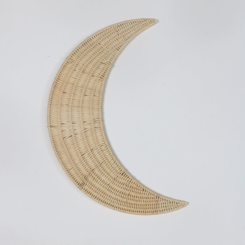 Wanddekoration aus handgewebtem Rattan im Monddesign Karnz
