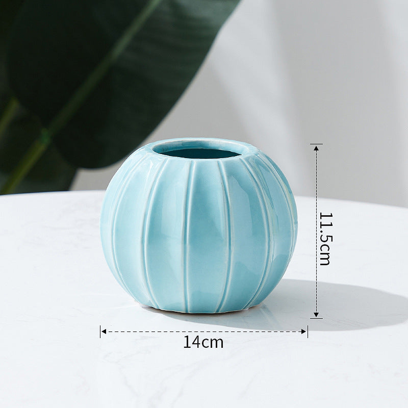 Dekorative Keramikvase mit modernem Rillenmotiv Karnz