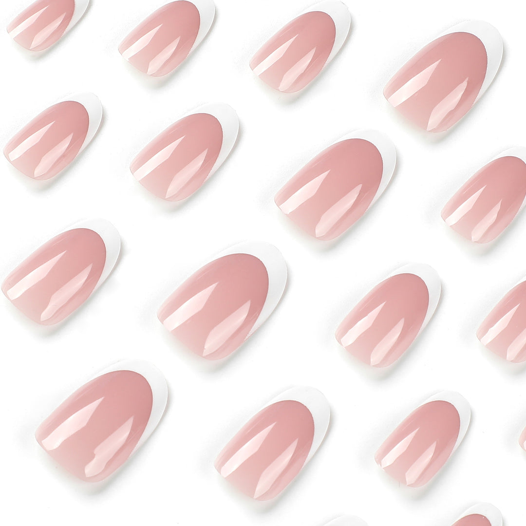 Elegante Gel-Nägel mit durchgehendem French-Tip Karnz
