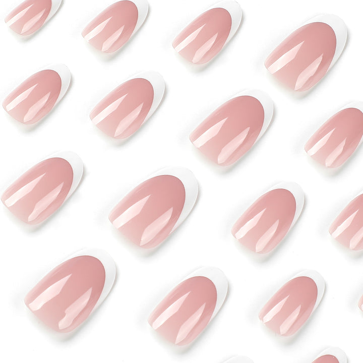 Elegante Gel-Nägel mit durchgehendem French-Tip Karnz