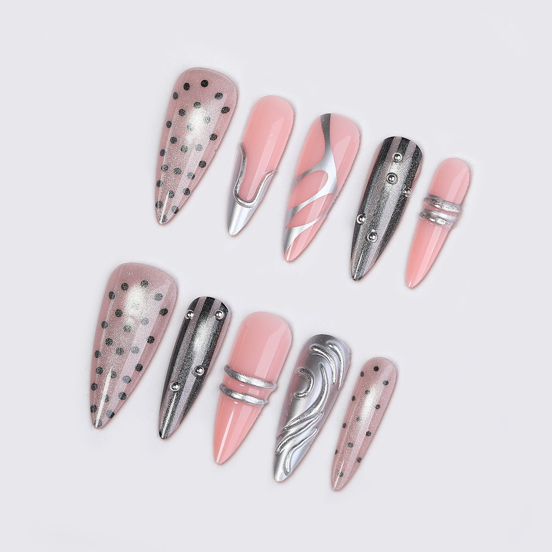 Kunstnagelset mit luxuriösen 3D-Designs und eleganten Akzenten Karnz