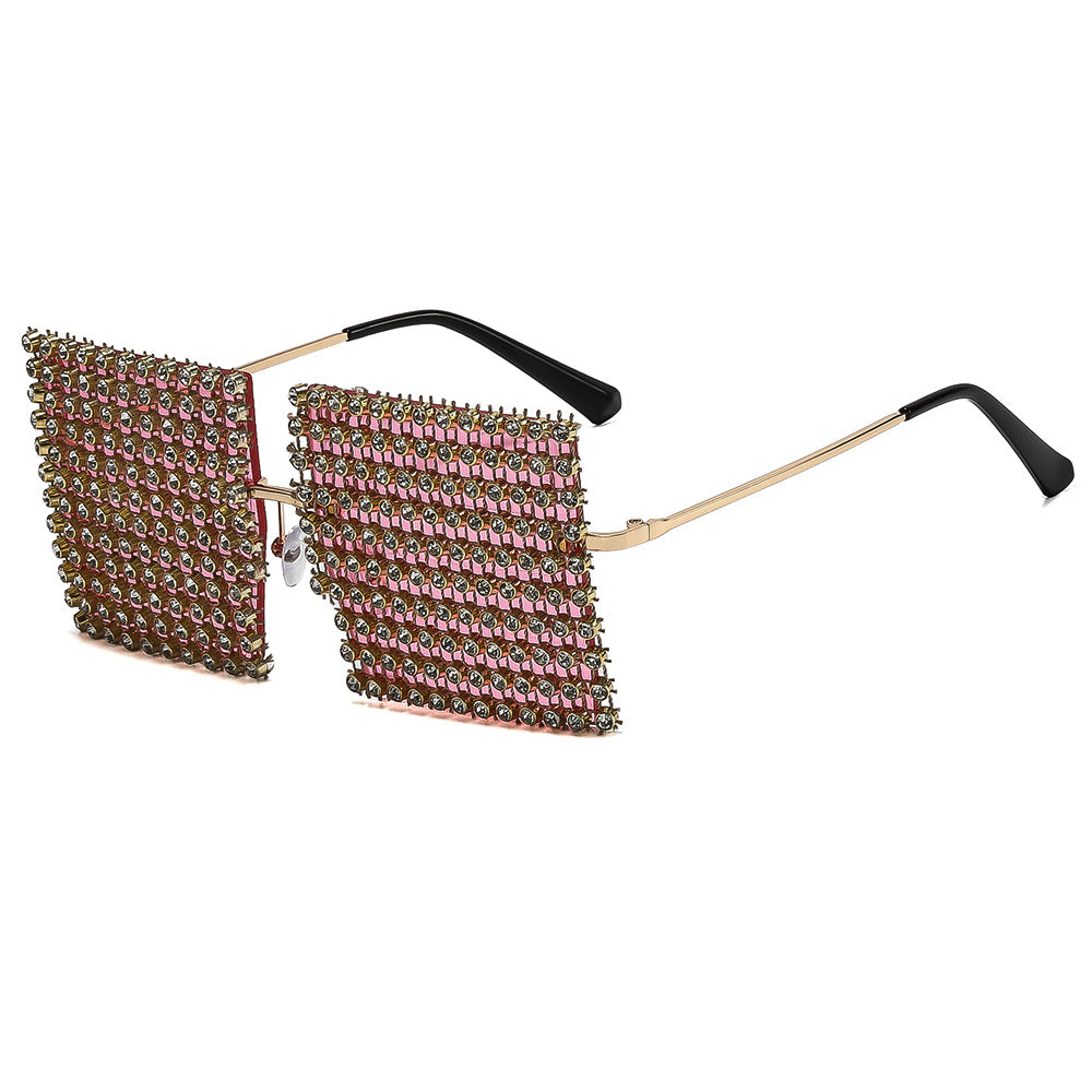 Damen Sonnenbrille mit funkelndem Kristallrahmen und auffälligem Strukturdesign Karnz