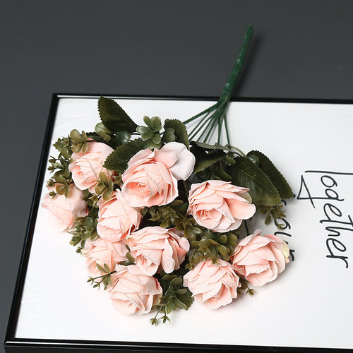 Kunstblumenstrauß für die Innendekoration