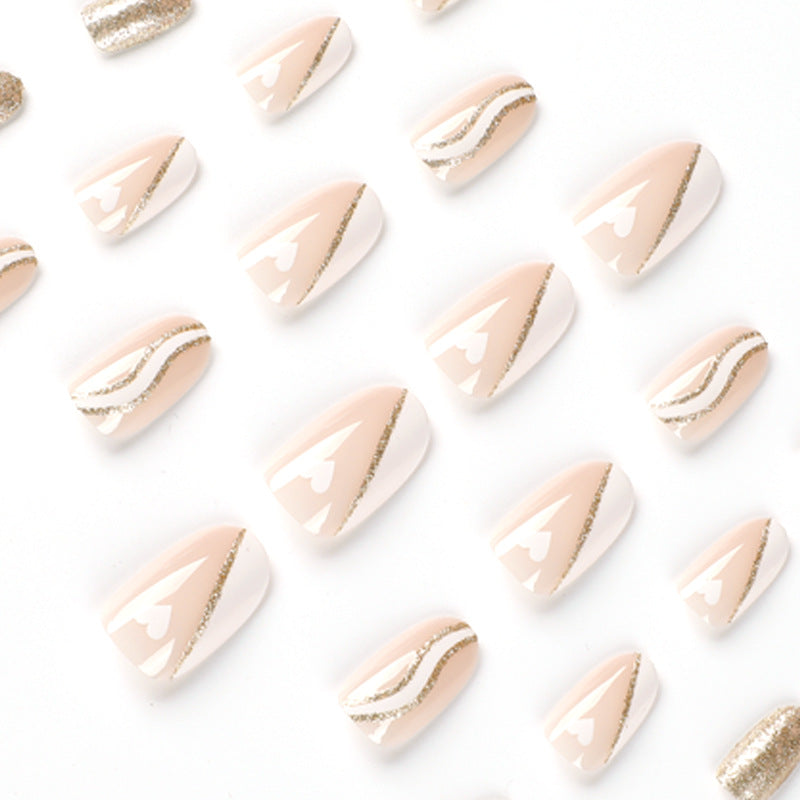 Glamouröse Nagelkunst mit filigranem Glitzereffekt Karnz