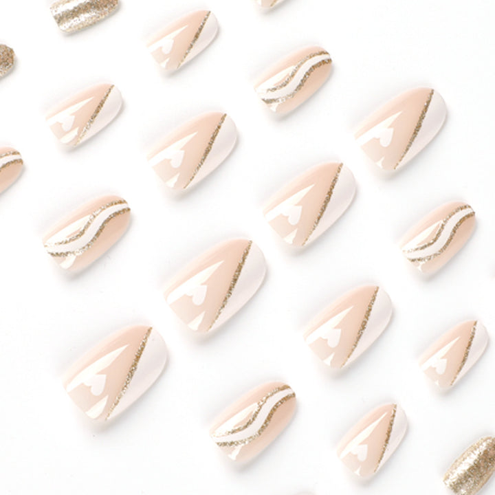 Glamouröse Nagelkunst mit filigranem Glitzereffekt Karnz