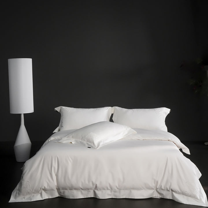 Premium Seide-Fühl Baumwollsatin Duvet Cover Set mit zarter Ecken-Spitzenstickerei und tiefen Kissenbezügen