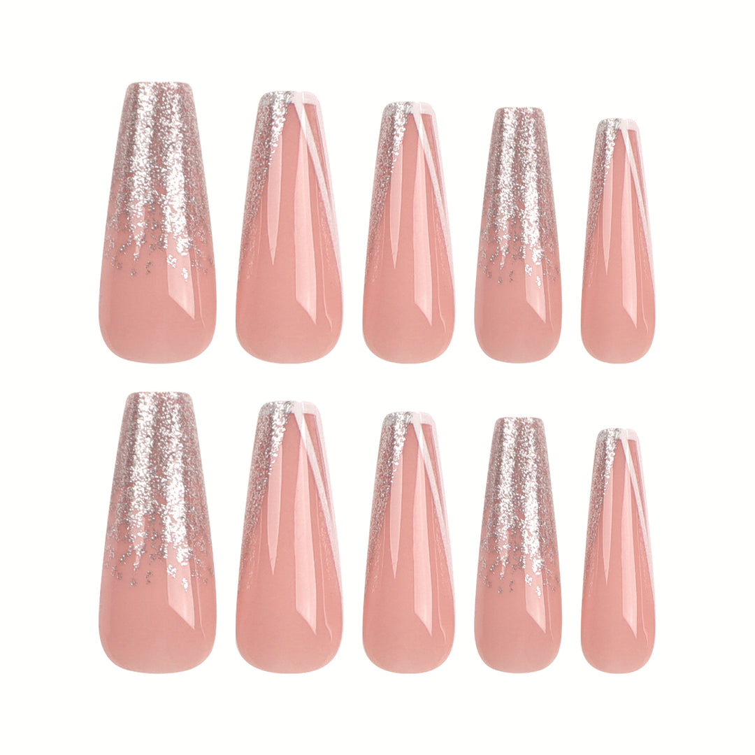Kunstvolle Stiletto-Nägel mit Glitzer- und French-Spitze Karnz