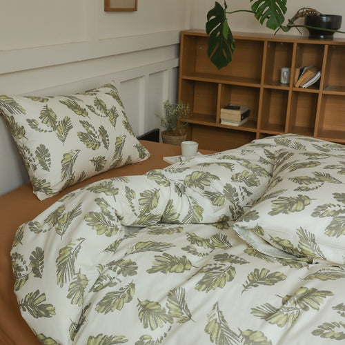 Baumwoll-Perkal Bettwäschegarnitur mit botanischem Skizzenprint und verdecktem Hotelverschluss