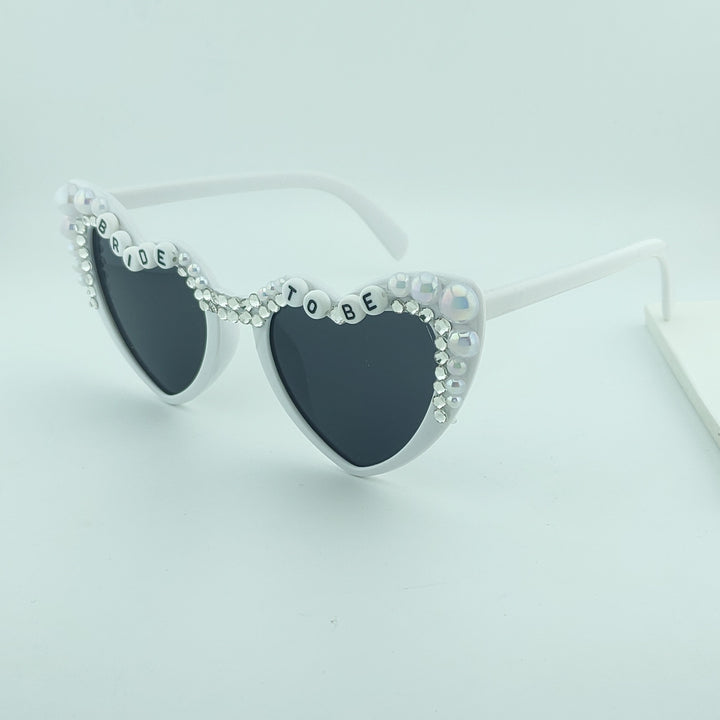 Damen Herzförmige Sonnenbrille mit außergewöhnlichem Dekor Karnz