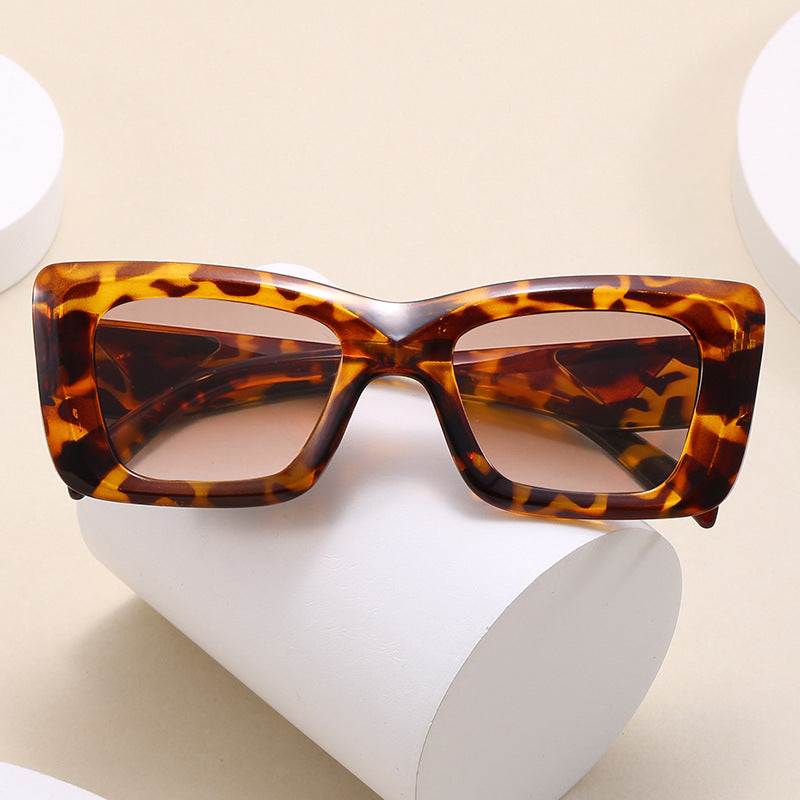 Damen modische quadratische Sonnenbrille mit stilvollem Rahmen Karnz