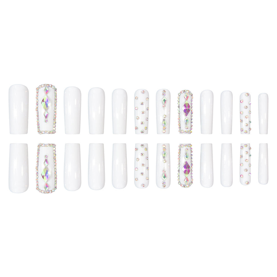 Glamouröse, mit Strass verzierte Stiletto Press-On Nägel Karnz