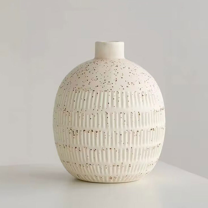 Texturierte runde Keramik-Budvase mit schmalem Hals und gesprenkelter Glasur