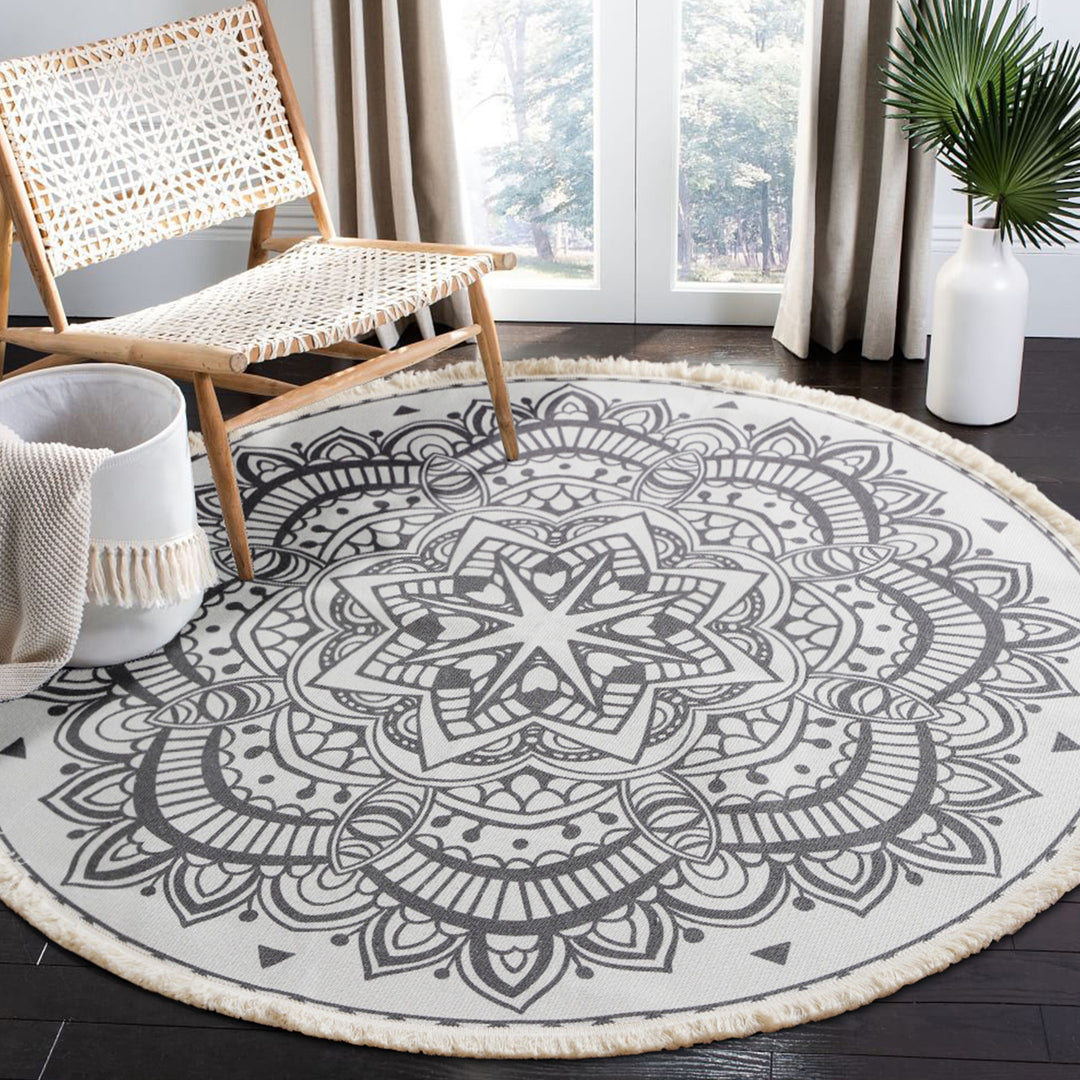 Runder gewebter Teppich mit Mandala‑Motiv, flacher Baumwoll‑Jutemix und Fransen Karnz