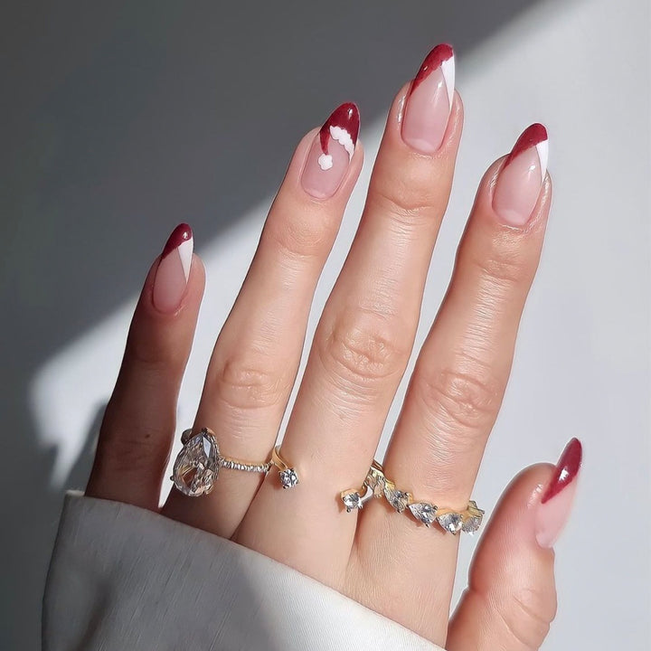 Kunstnagelset mit festlichem Winterthema Karnz