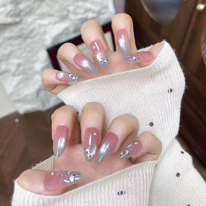 Elegantes Press-On-Nagelset mit glänzendem Finish Karnz