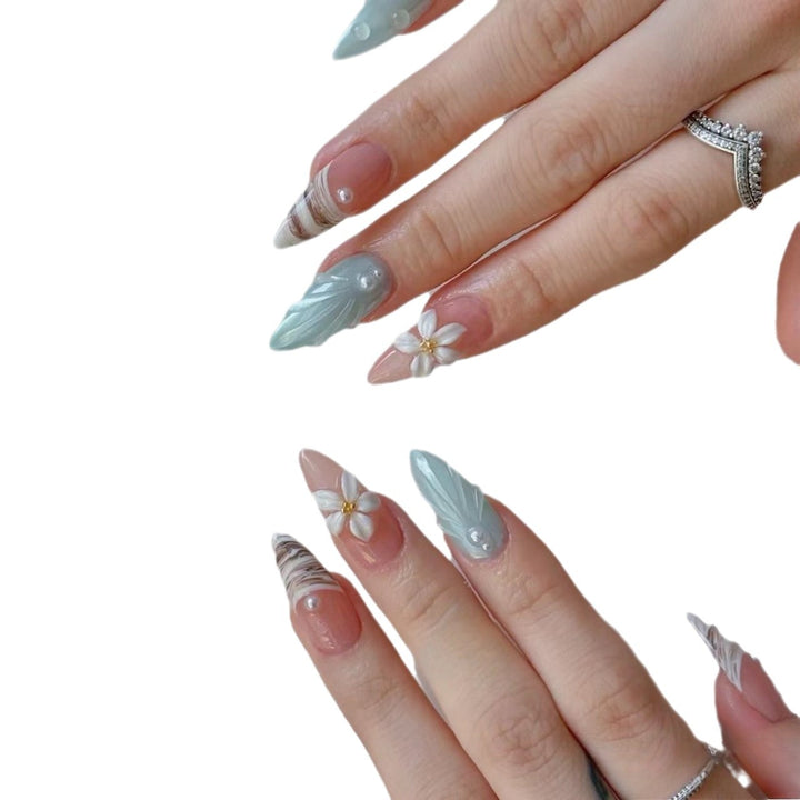 Künstlerische florale Nagelverlängerungen Karnz