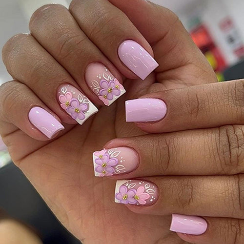 Kunstvolle Nagelverlängerungen mit floralem Design Karnz