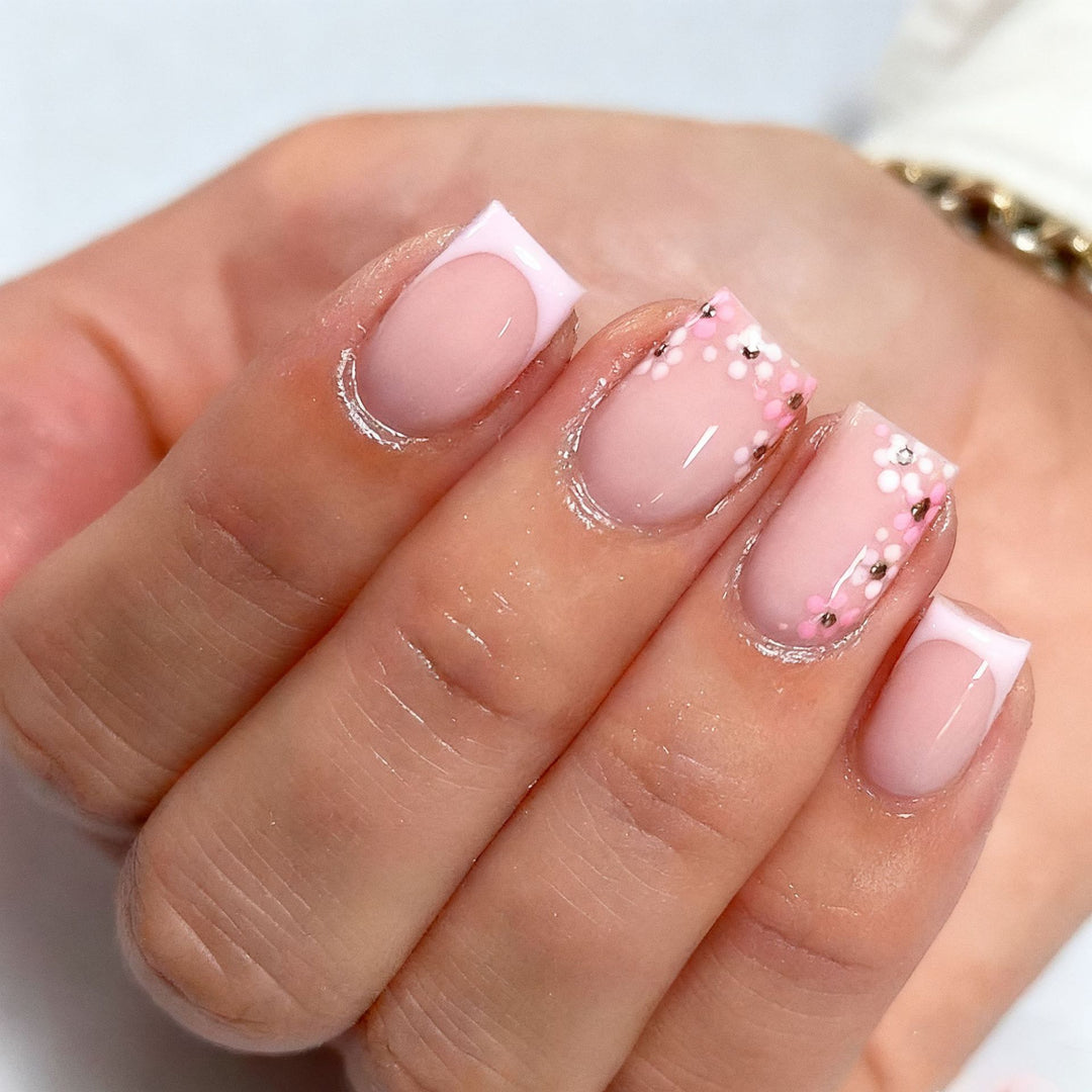 Elegante Nagelkunstverzierungen Karnz 1789915990