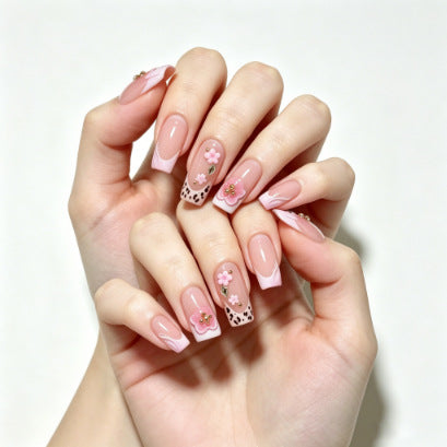 Florale dekorative Press-on-Nageltipps Karnz