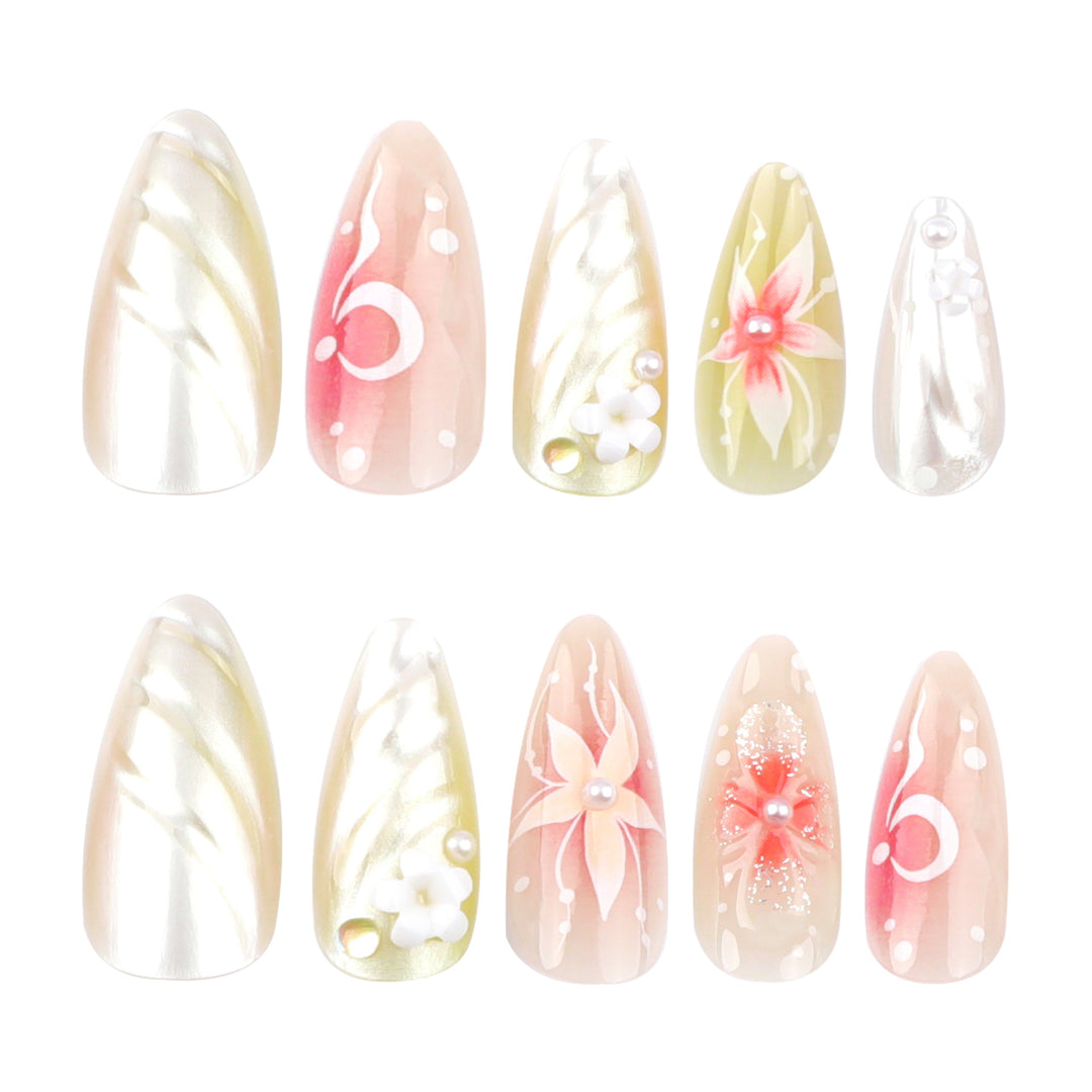Kunstvolle Nagelverlängerungen mit floralem und eleganten Design Karnz