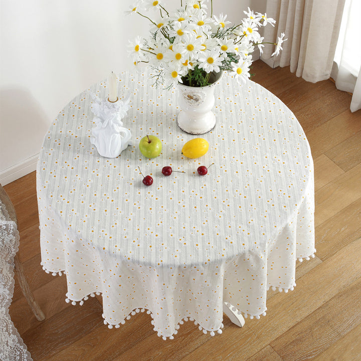Blumenverzierte Tischdecke