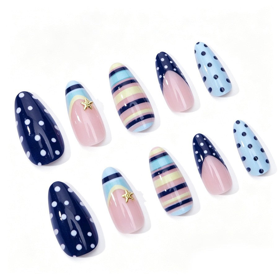 Kunstnagelset mit elegantem Streifen- und Punkte-Design Karnz